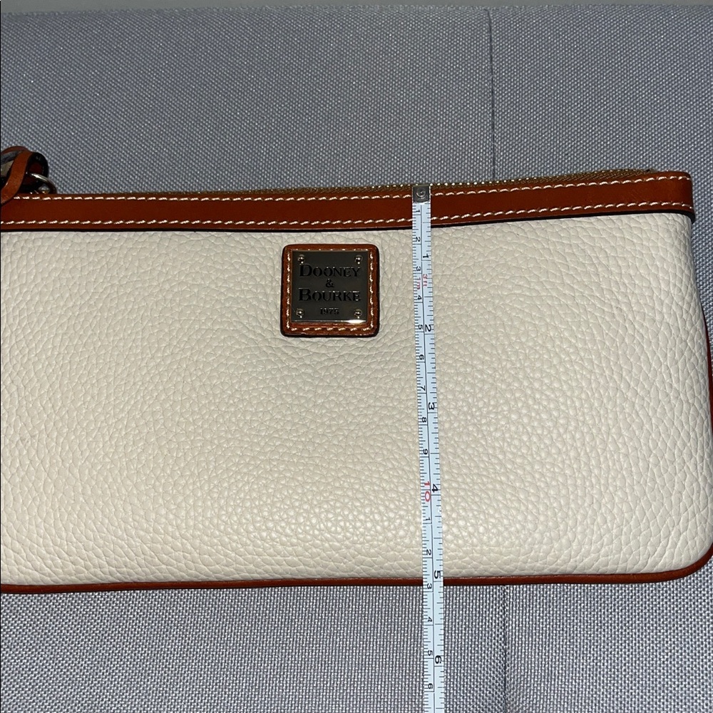 NWOT Dooney & Bourke Large Wristlet - Picture 7 of 8